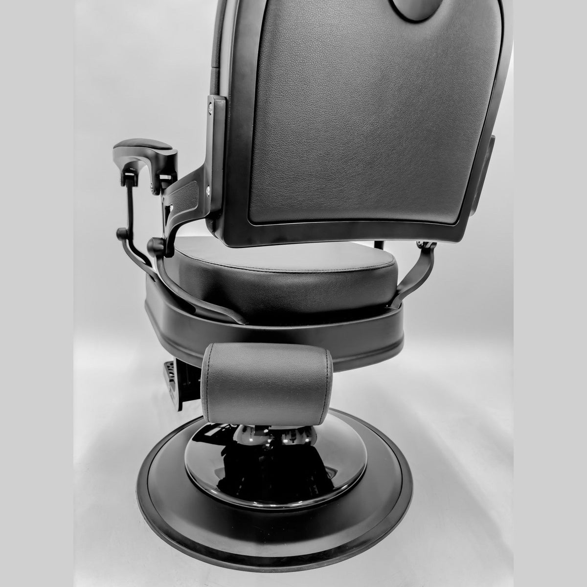 STRATA Vintage Style Barber Chair - Matte Black