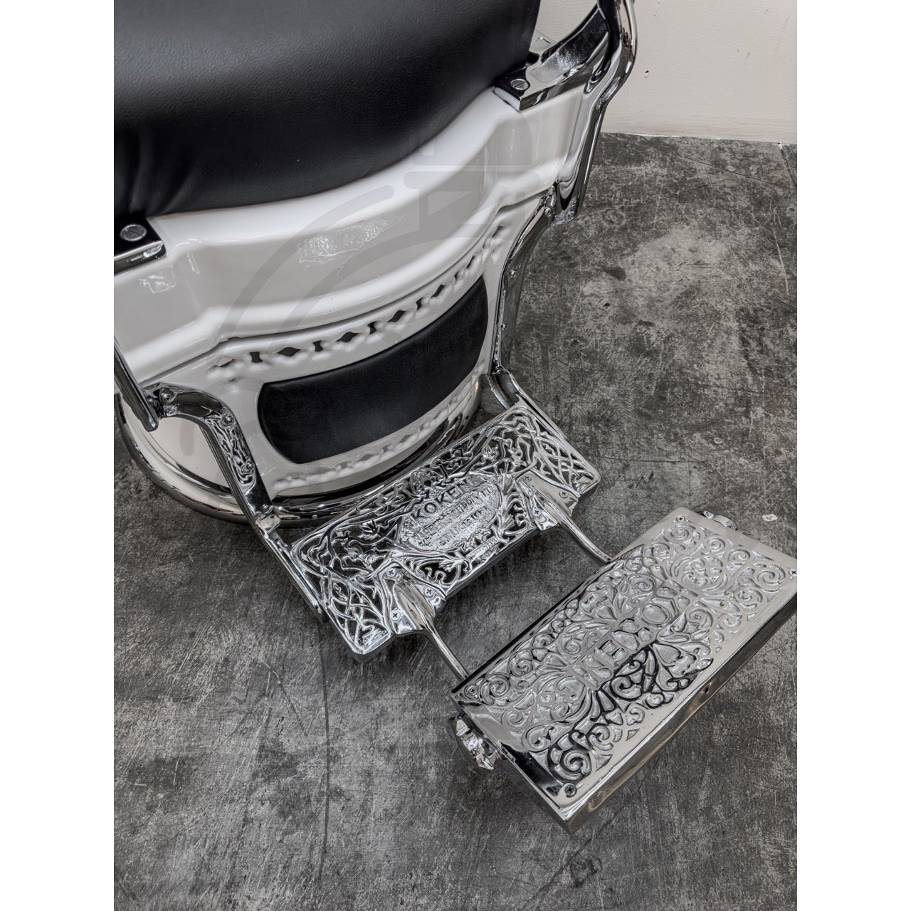 アート・デザイン・音楽 KOKEN BARBER'S SUPPLY COMPANY Vintage Koken Barber Chair - Chrome on White – Designer Barber