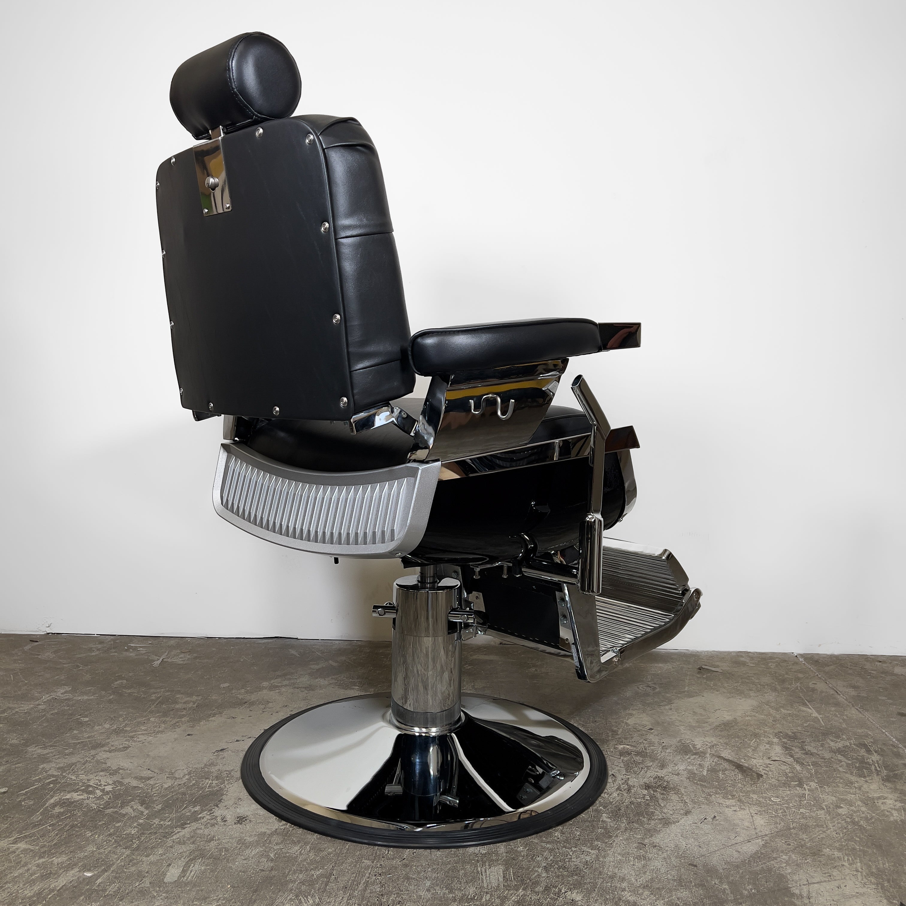 Black Lincoln Barber Chair 