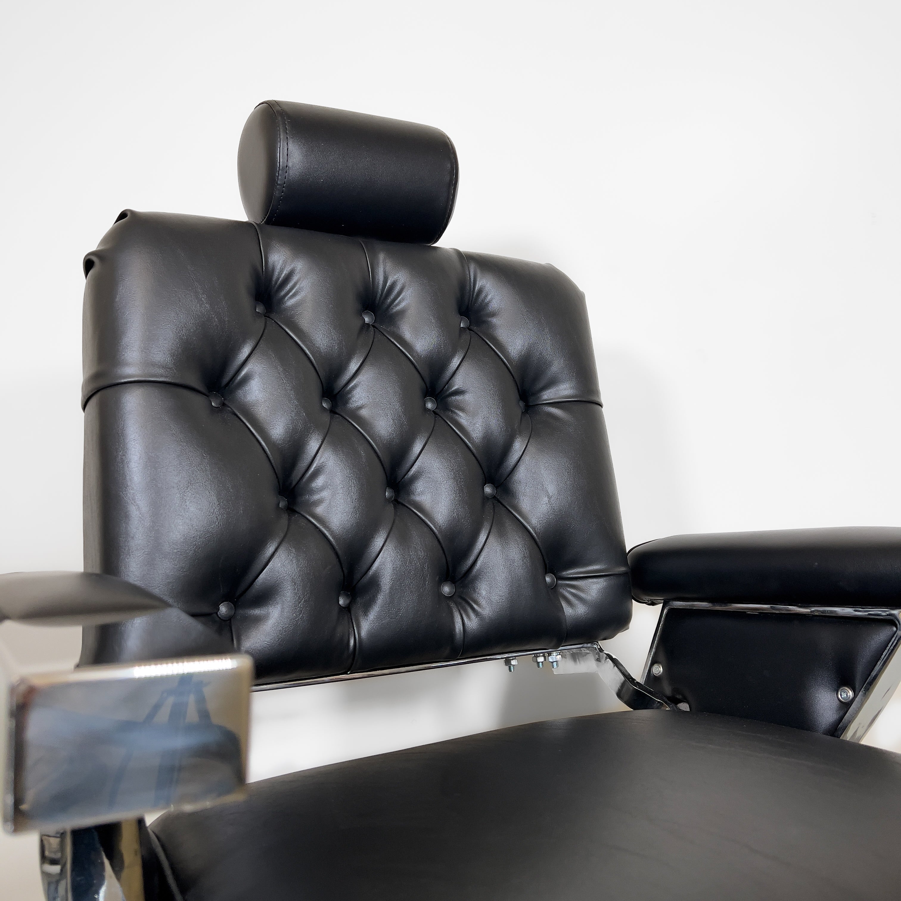 Black Lincoln Barber Chair 