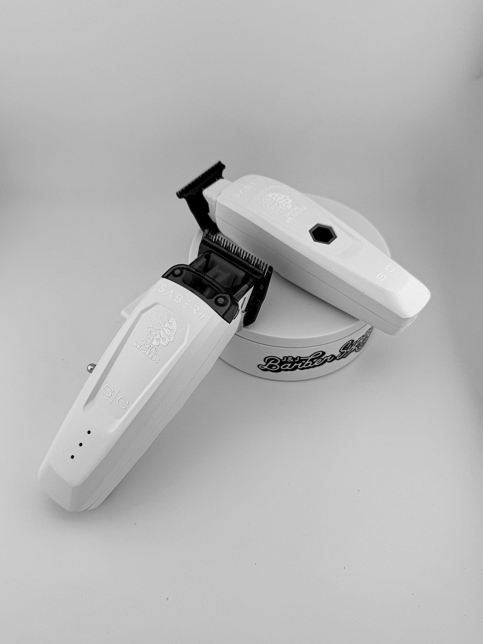 Custom Saber 2.0 Clipper - White